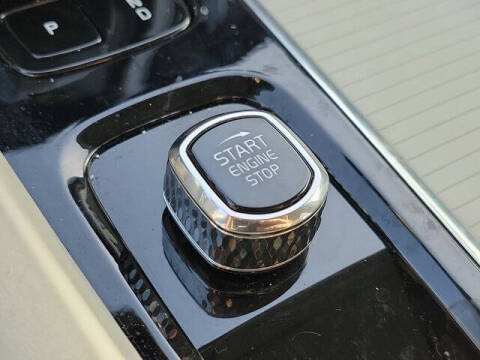 2024 Volvo XC60 B5 Core Dark Theme