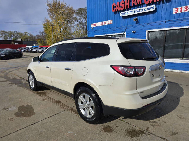 2014 Chevrolet Traverse 2LT photo 3