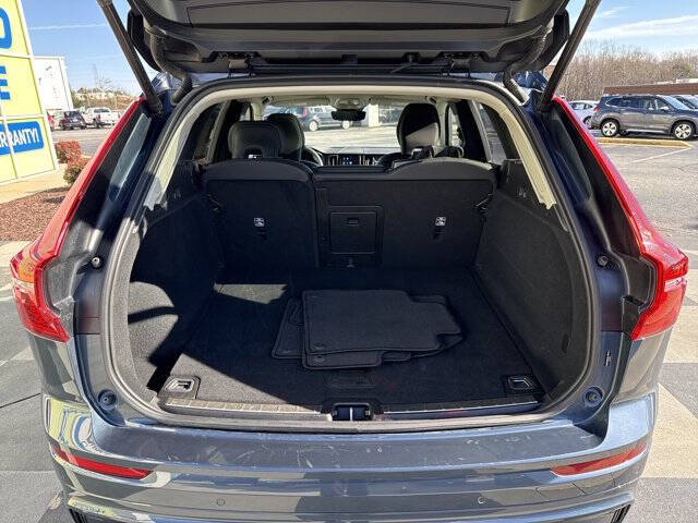 2025 Volvo XC60 B5 Plus Dark Theme