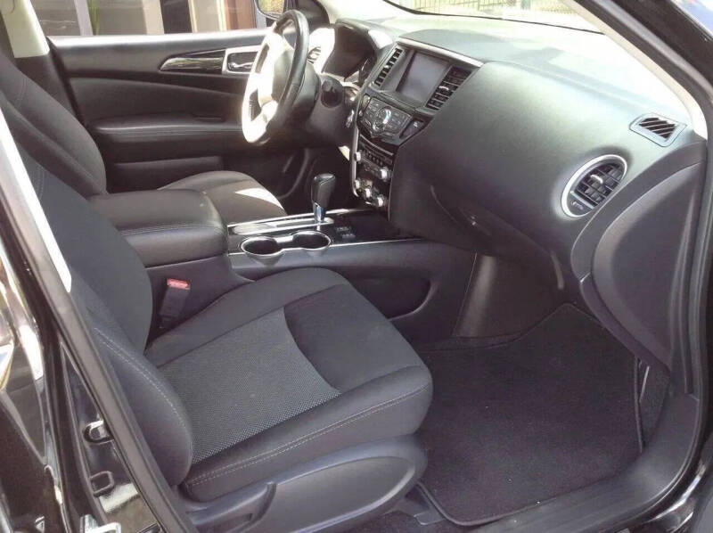 2019 Nissan Pathfinder SV