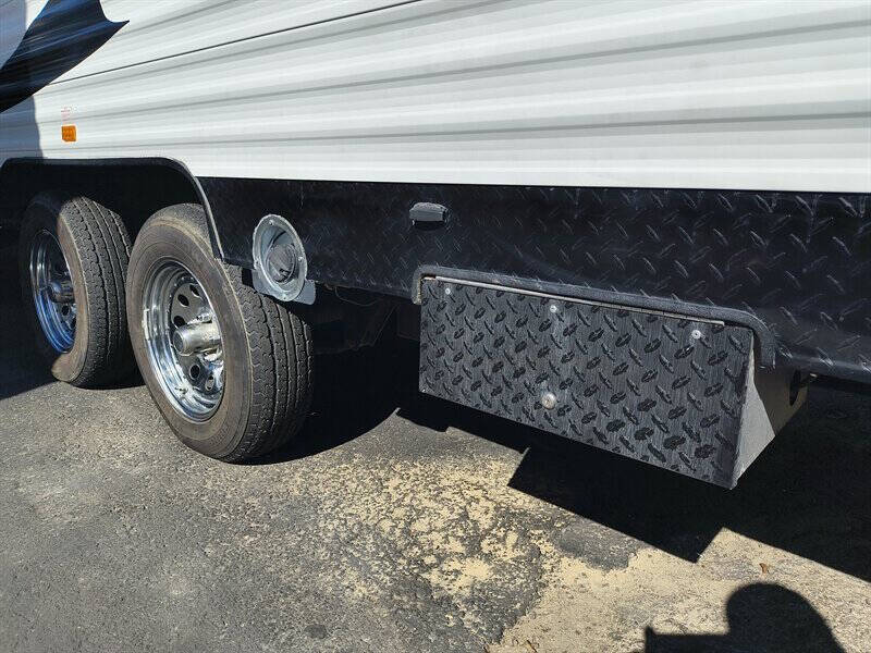 2015 Pacific Coachworks POWERLITE 19EX