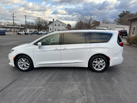 2017 Chrysler Pacifica for sale at Snyders Auto Sales in Harrisonburg VA