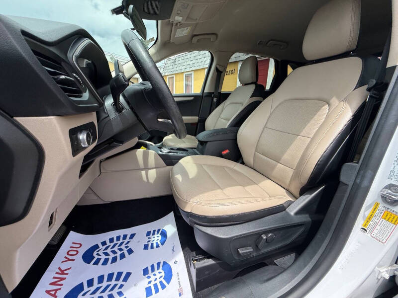 2020 Ford Escape SEL