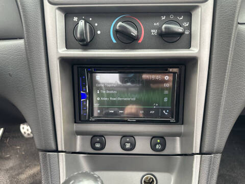 2004 Ford Mustang GT Deluxe