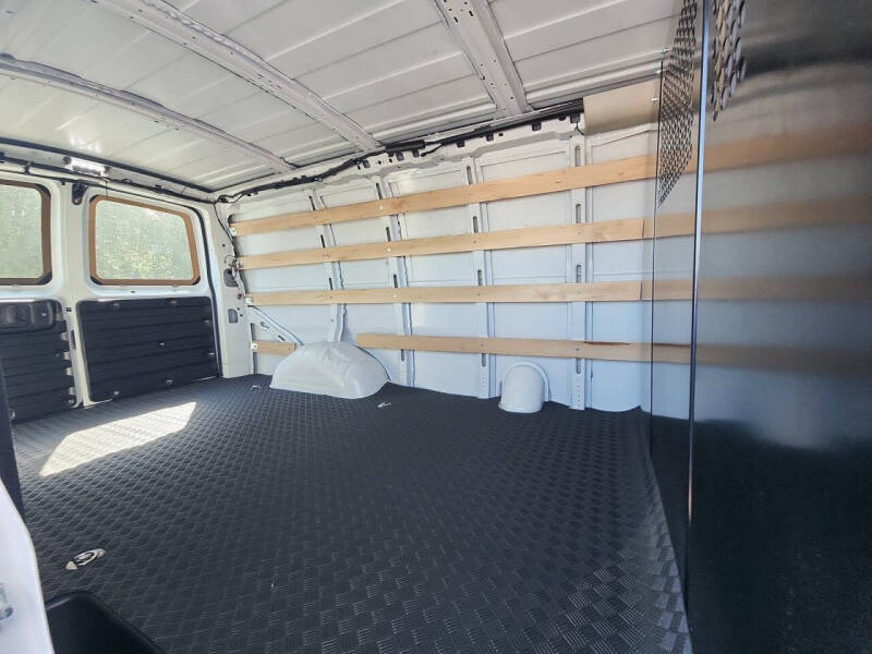 2025 GMC Savana 2500