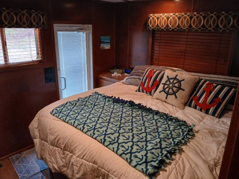 2014 Thoroughbred 58 x 15 House Boat