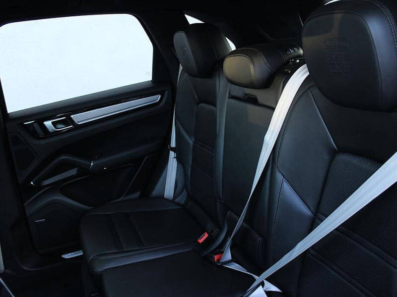 2022 Porsche Cayenne Platinum Edition