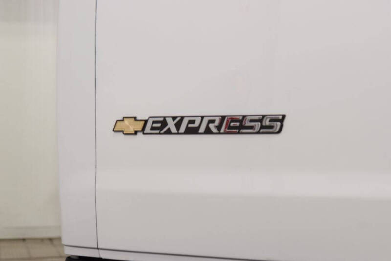 2025 Chevrolet Express LT 3500