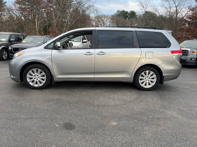 2013 Toyota Sienna LE 7-Passenger