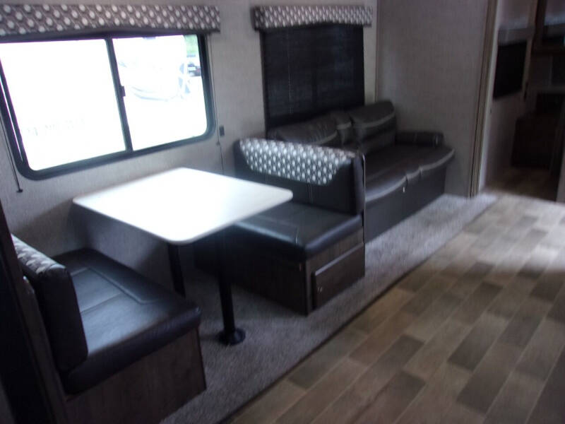 2020 Coleman Lantern 263BH