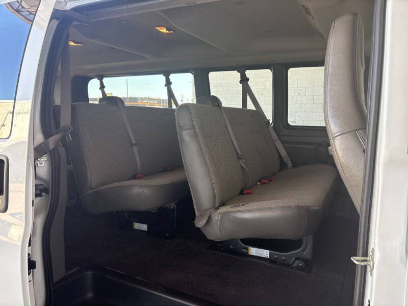 2025 Chevrolet Express LT 3500