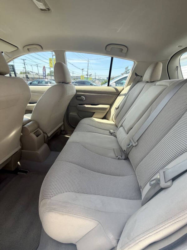 2012 Nissan Versa 1.8 SL