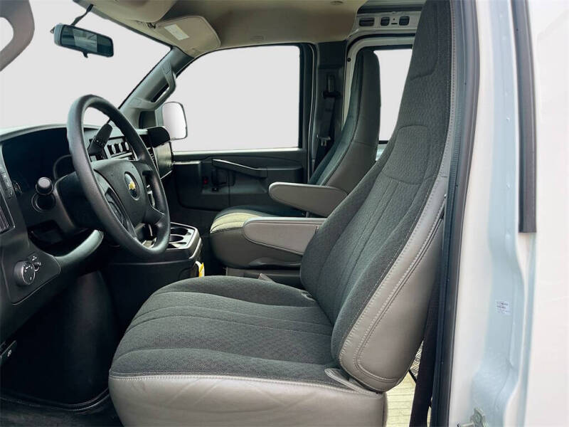 2023 Chevrolet Express 2500