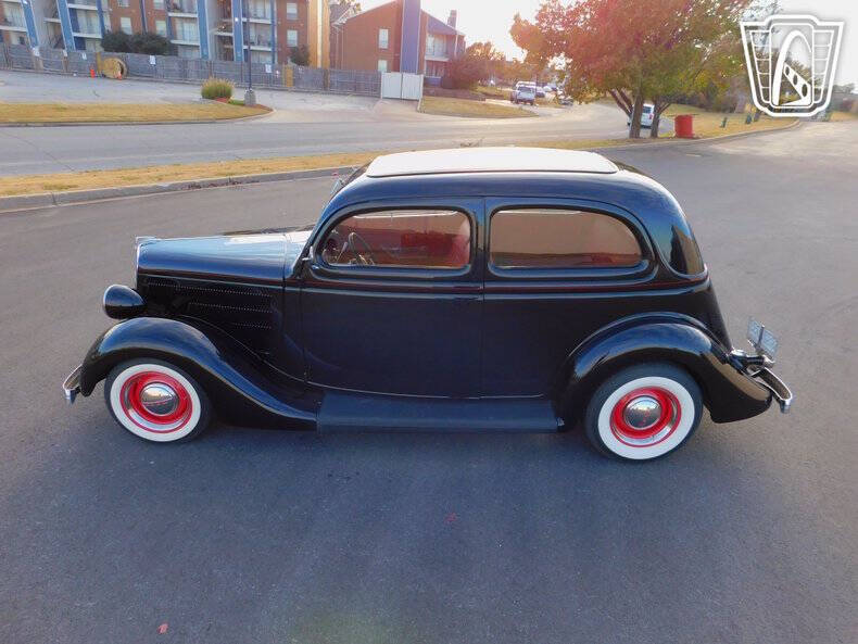 1935 Ford Tudor