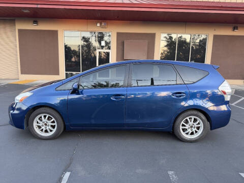 2013 Toyota Prius v Three