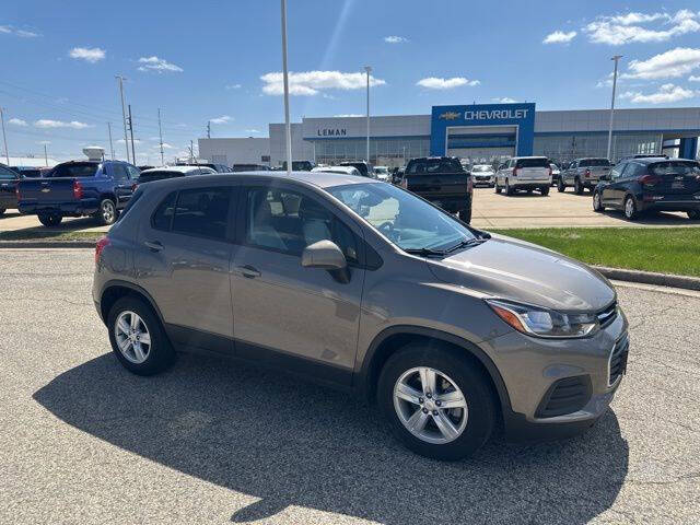 Used 2021 Chevrolet Trax LS with VIN KL7CJKSB6MB333556 for sale in Bloomington, IL