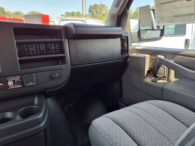 2025 Chevrolet Express 3500
