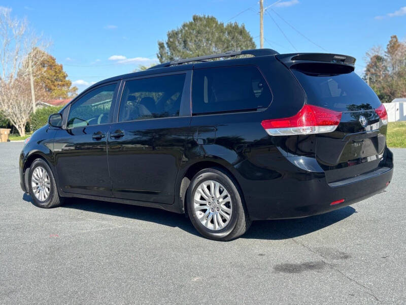 2014 Toyota Sienna XLE 8-Passenger