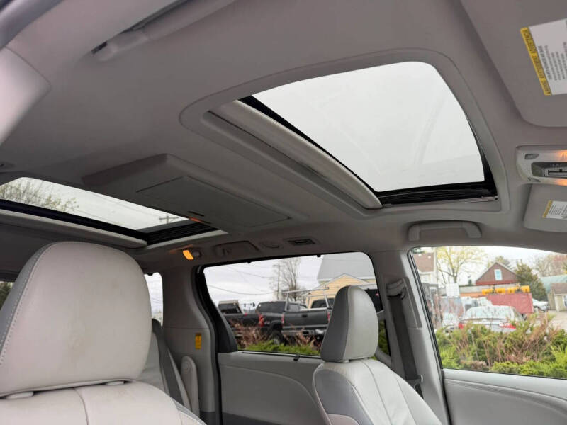 2014 Toyota Sienna Limited 7-Passenger