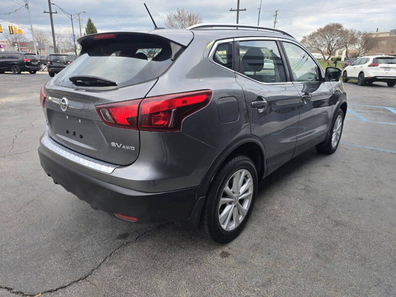 2017 Nissan Rogue Sport SV photo 5