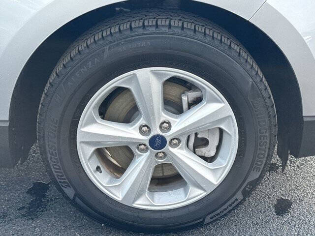 2022 Ford Edge SE