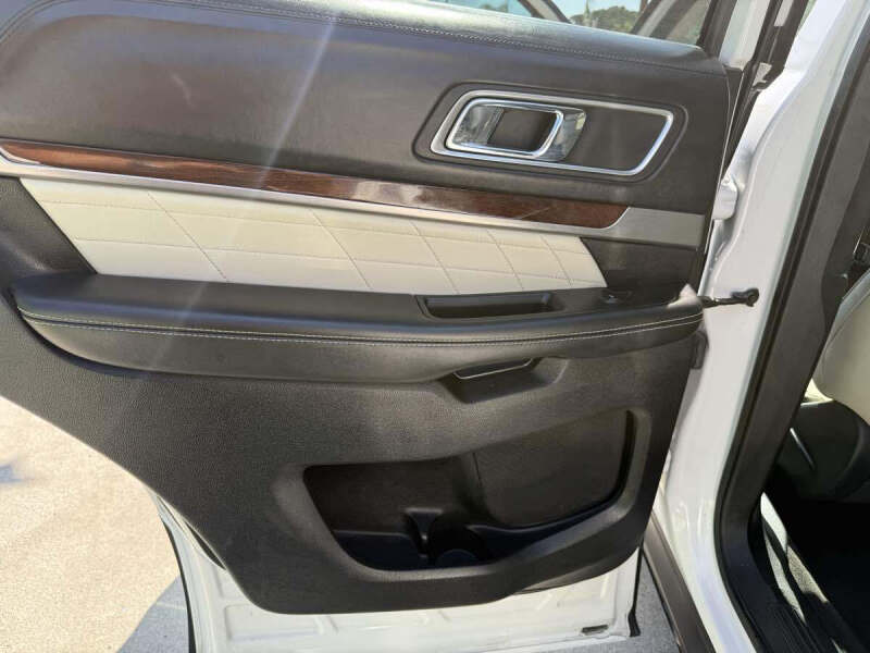 2017 Ford Explorer Platinum