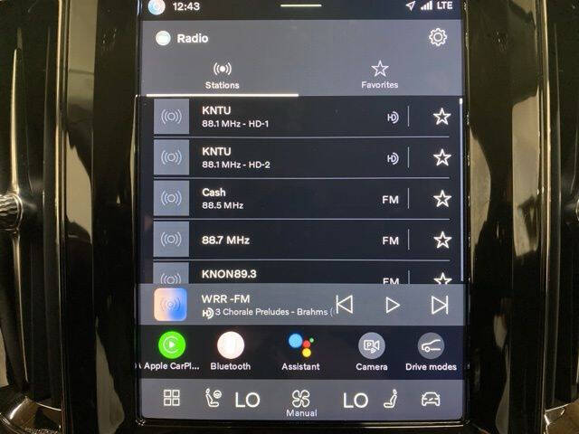 2025 Volvo XC60 B5 Core Dark Theme