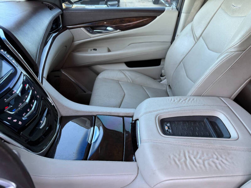 2017 Cadillac Escalade Luxury