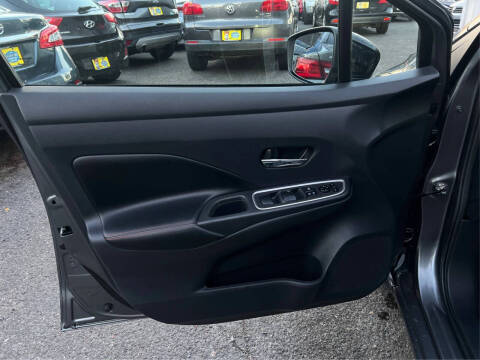 2024 Nissan Versa SR