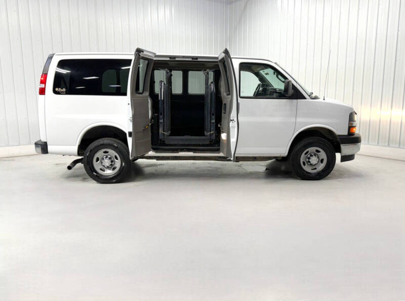 2017 Chevrolet Express LT 2500