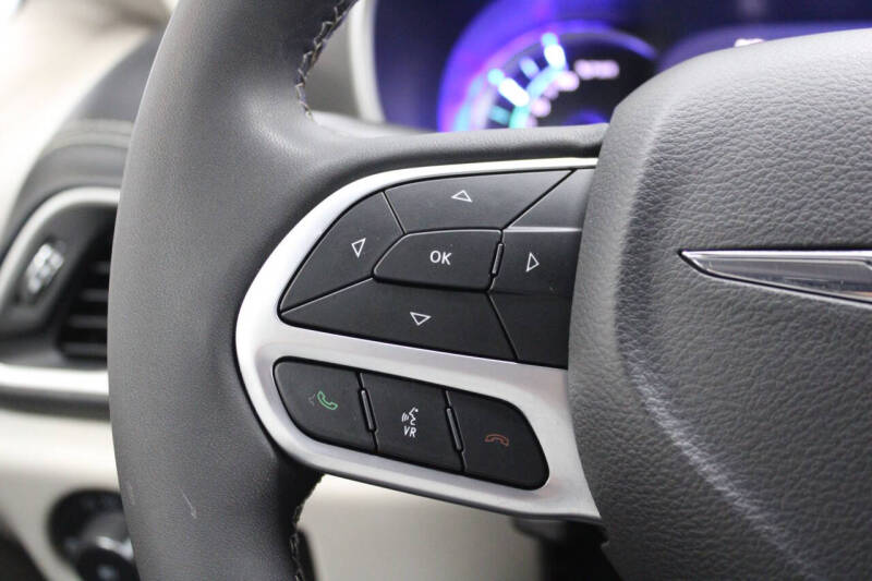 2024 Chrysler Pacifica Plug-In Hybrid Select