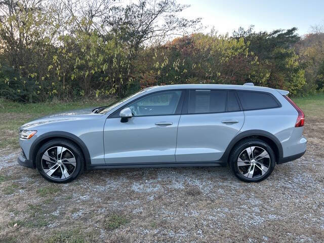 2024 Volvo V60 Cross Country B5 Plus