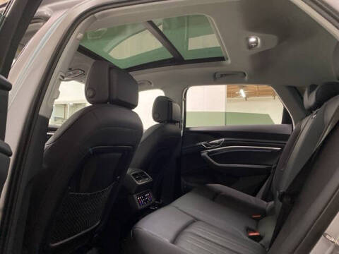 2023 Audi e-tron quattro Premium Plus