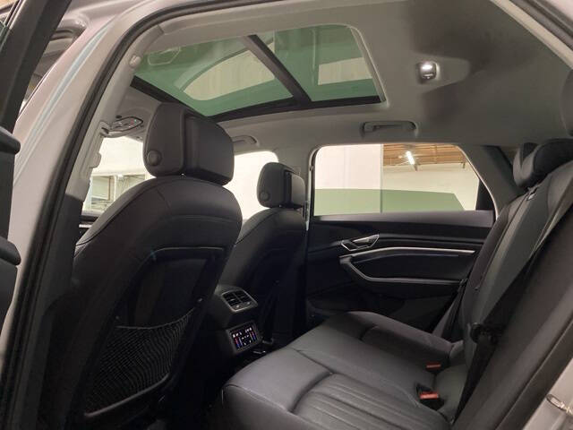 2023 Audi e-tron quattro Premium Plus