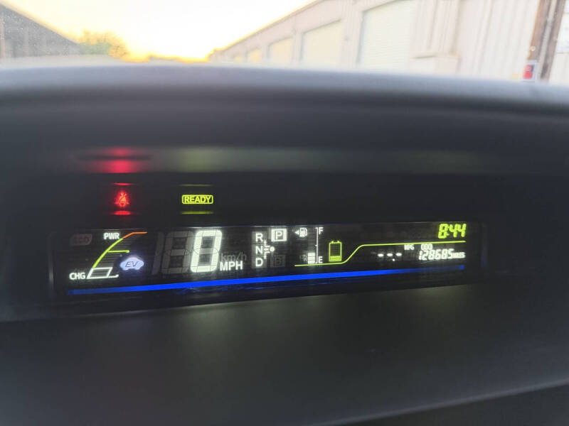 2013 Toyota Prius v Five