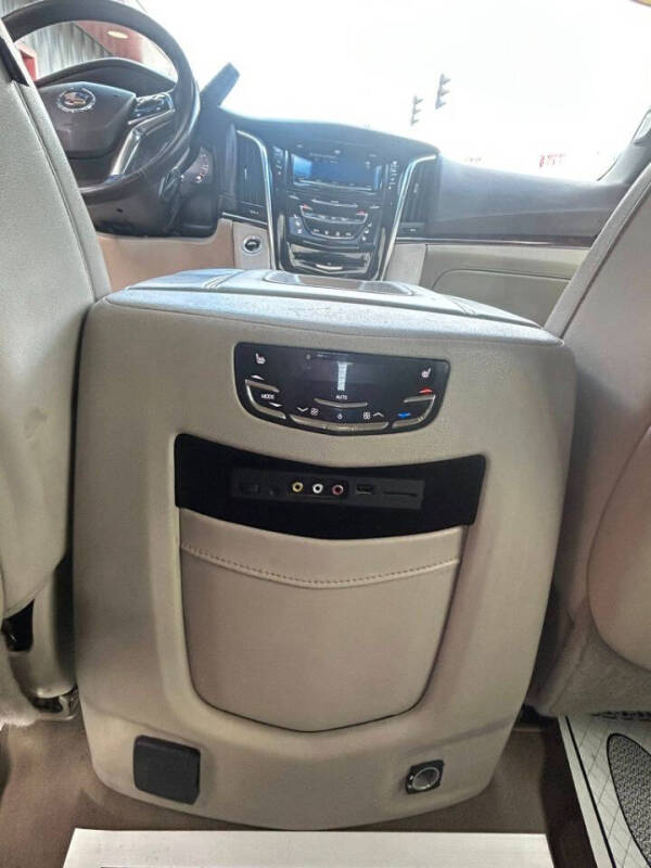 2015 Cadillac Escalade Luxury