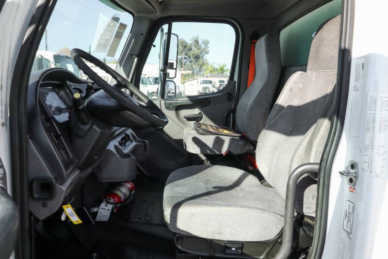 2014 Freightliner M2 106