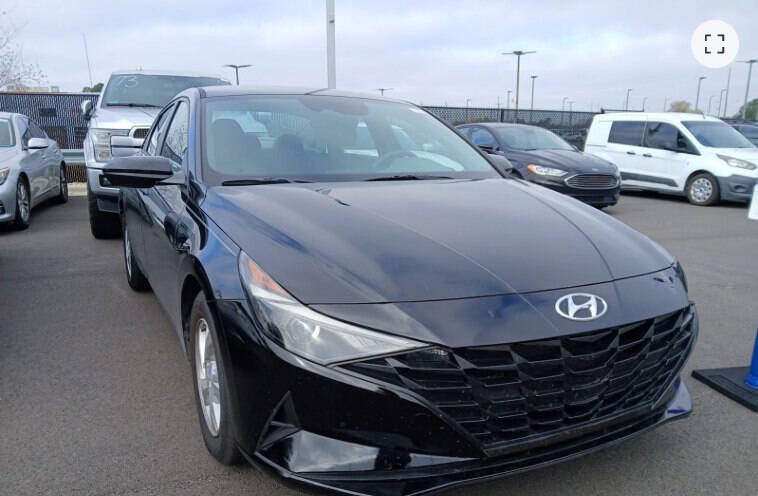 2021 Hyundai Elantra SE's photo