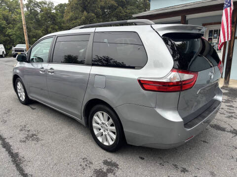 2017 Toyota Sienna XLE Premium 7-Passenger