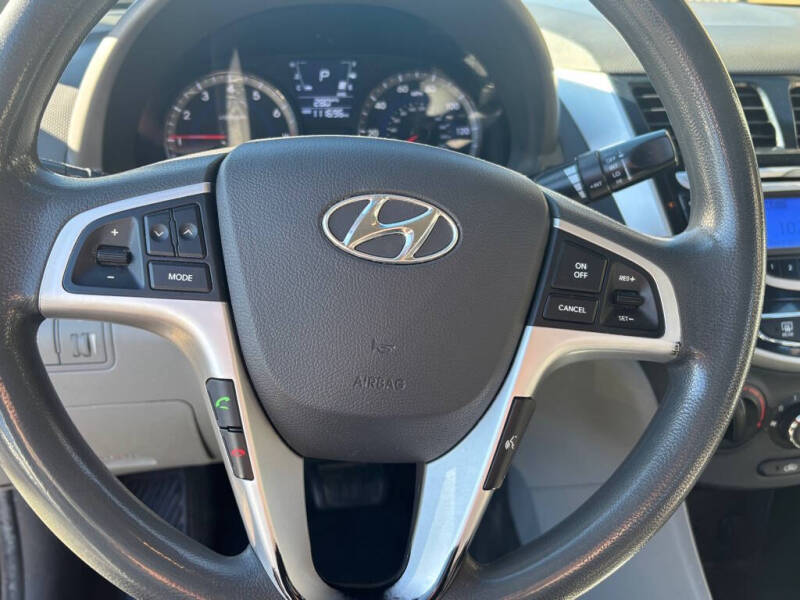 2012 Hyundai Accent GLS