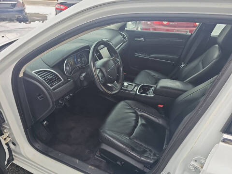 2016 Chrysler 300 Limited