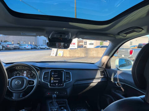 2020 Volvo XC90 T6 Momentum 6-Passenger