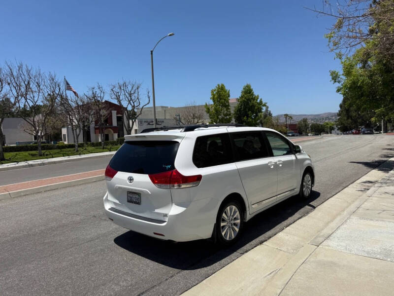 2011 Toyota Sienna LE 7-Passenger