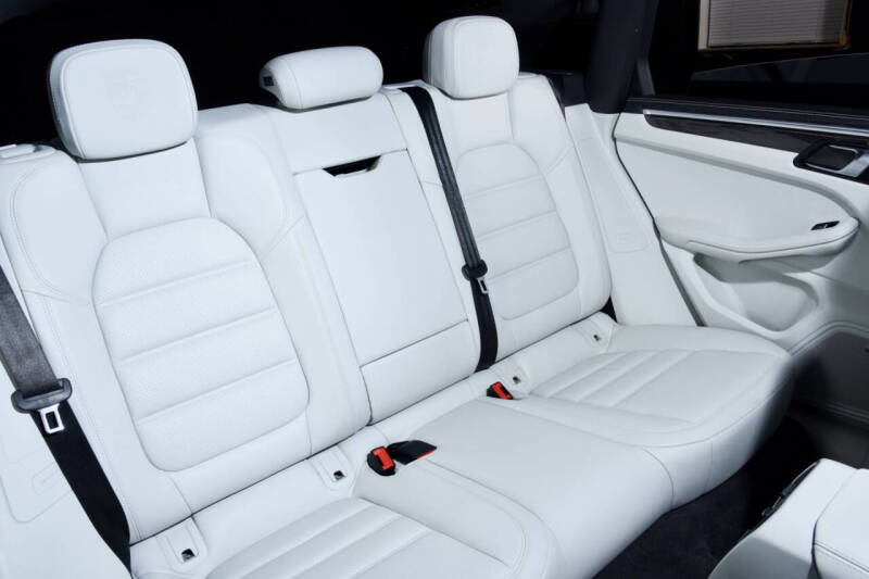 2022 Porsche Macan S