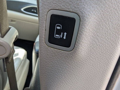 2017 Chrysler Pacifica Touring-L