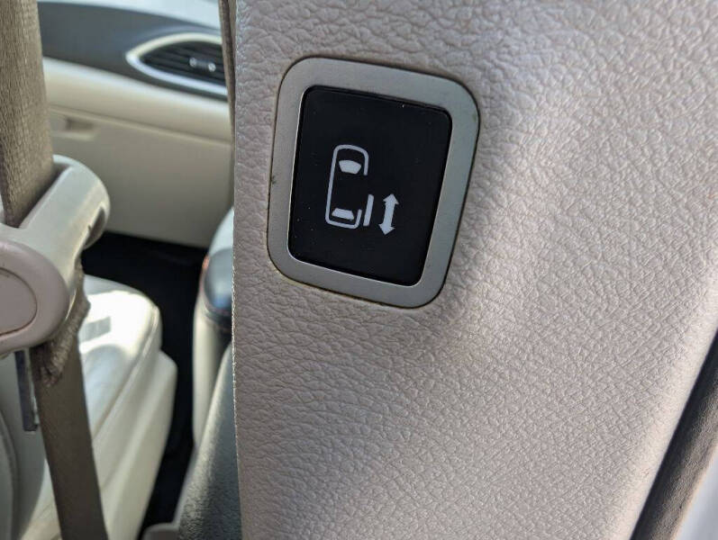 2017 Chrysler Pacifica Touring-L