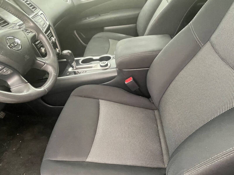 2017 Nissan Pathfinder SV