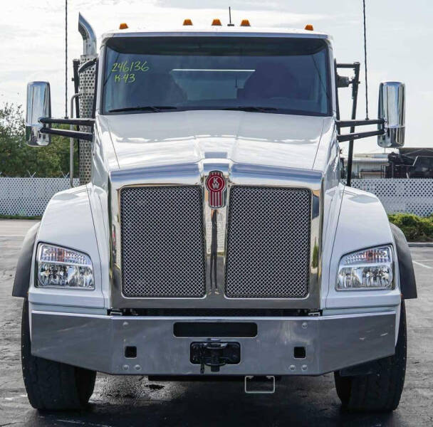 2023 Kenworth T880