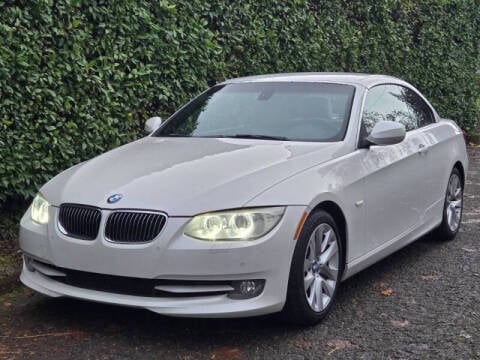 2012 BMW 3 Series for sale at CLEAR CHOICE AUTOMOTIVE in Milwaukie OR