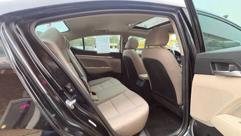 2019 Hyundai Elantra SE